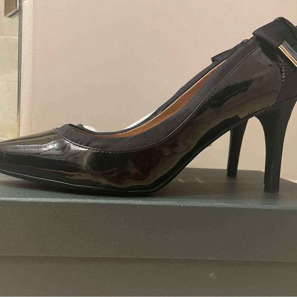 J.Renee Black Heels with Patent Leather Finish and Pointed Toe. 8.5 Wide Width